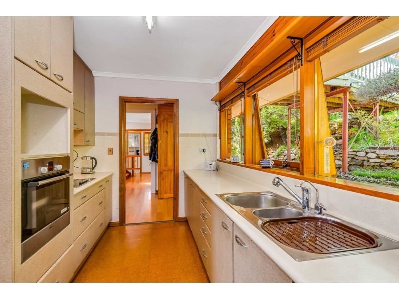 8 Driffield Road, Bridgewater SA 5155