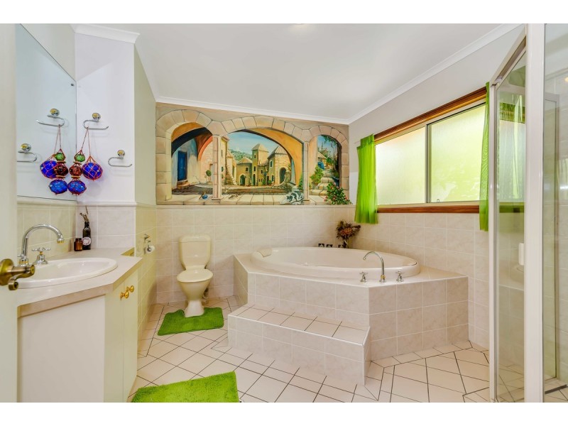 8 Driffield Road, Bridgewater SA 5155