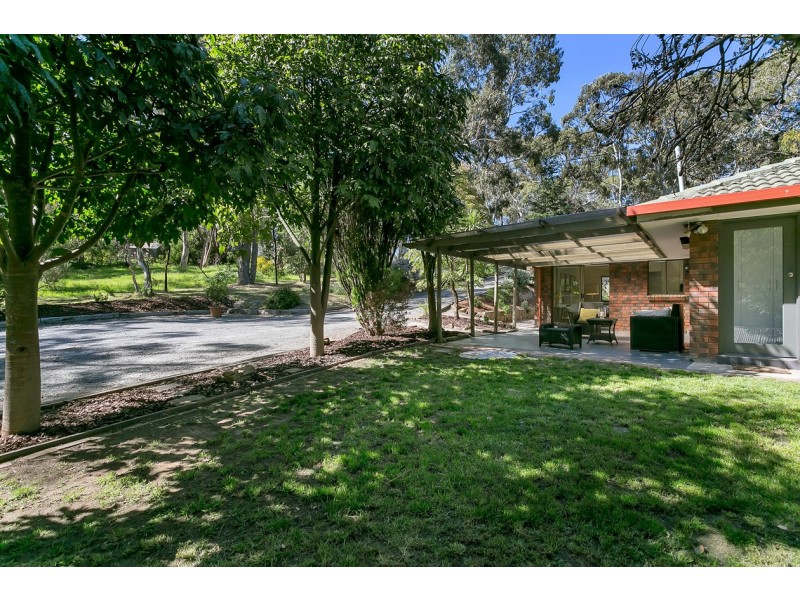 82 Emmett Road, Crafers West SA 5152