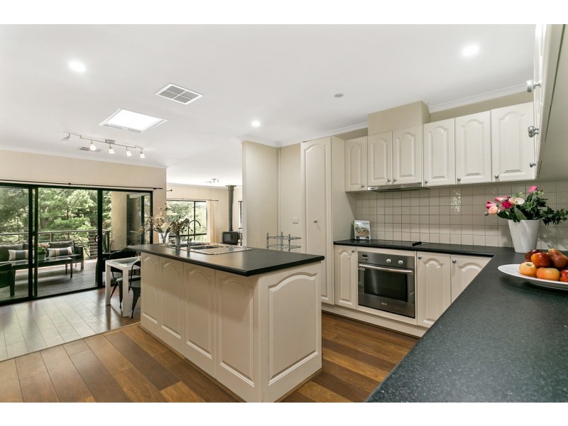 12 Hill View Road, Bridgewater SA 5155