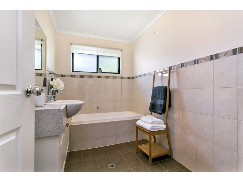 12 Hill View Road, Bridgewater SA 5155