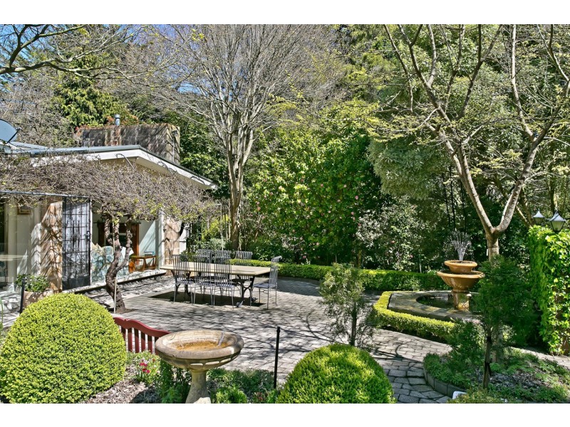 8 Hawthorn Road, Stirling SA 5152