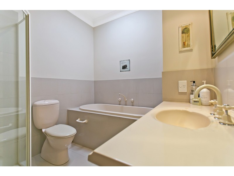 8 Hawthorn Road, Stirling SA 5152