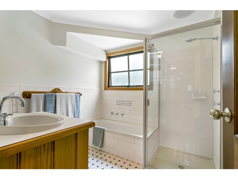 12 Glen Road, Bridgewater SA 5155