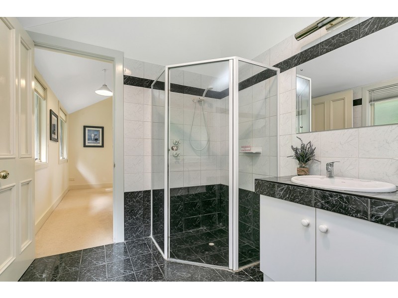 22 Valley Side Drive, Crafers SA 5152