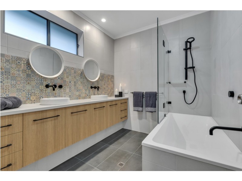 4 Driffield Road, Bridgewater SA 5155