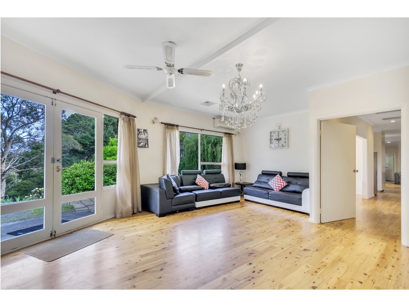 8 Rudall Avenue, Crafers SA 5152