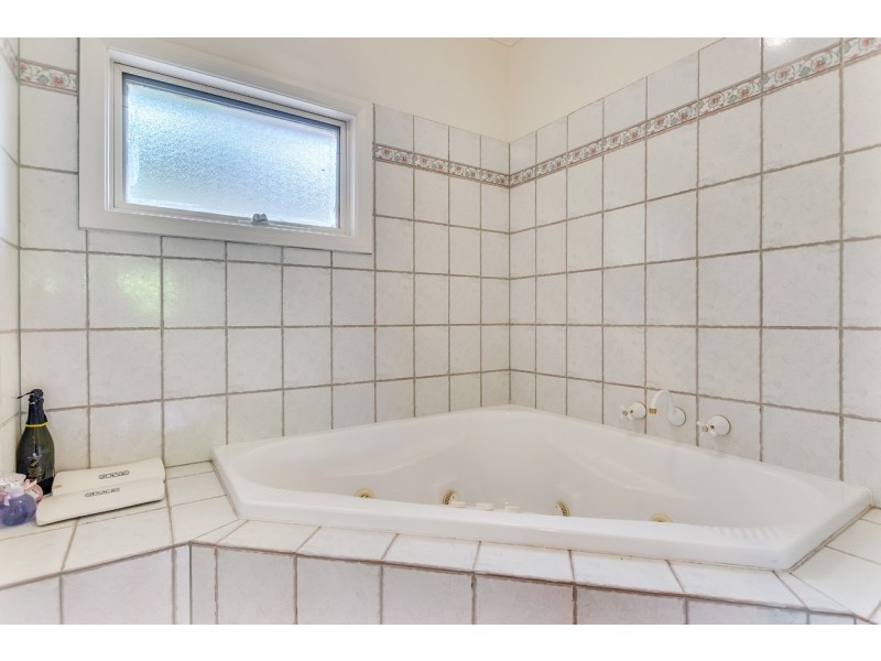 8 Rudall Avenue, Crafers SA 5152