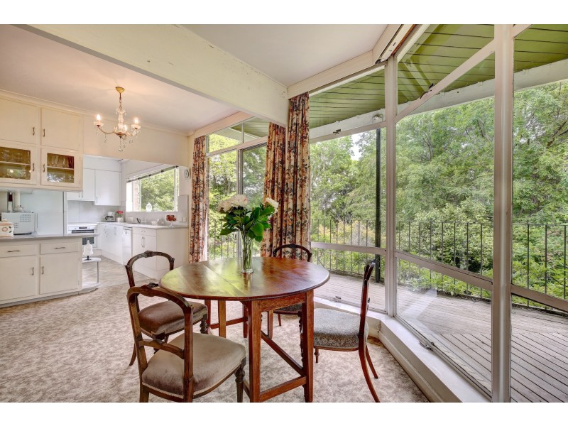 2 Sheoak Road, Crafers West SA 5152