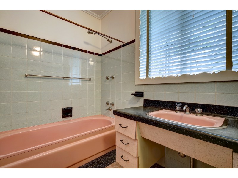 2 Sheoak Road, Crafers West SA 5152