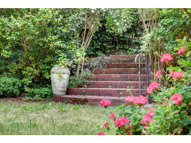 2 Sheoak Road, Crafers West SA 5152