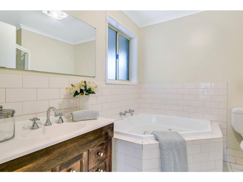 13 Obliqua Crescent, Bridgewater SA 5155