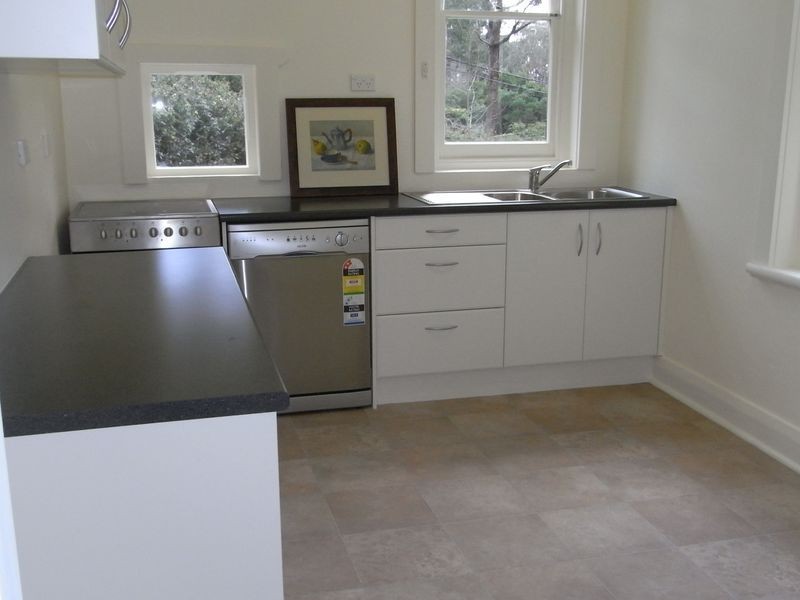 8 Stonehenge Road, Stirling SA 5152