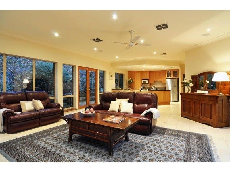 16 Rostrevor Road, Stirling SA 5152