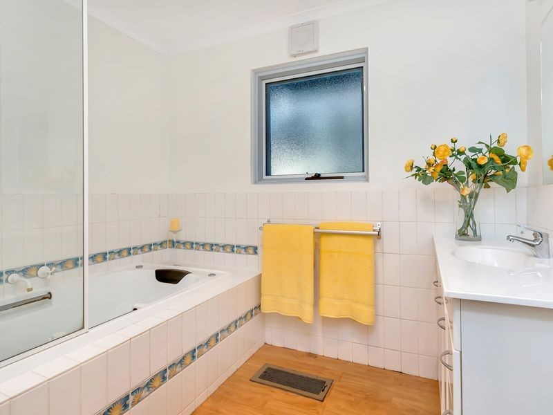 18 Cave Avenue, Bridgewater SA 5155