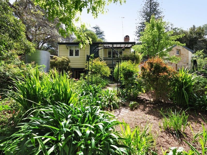 3 Montrose Avenue, Stirling SA 5152