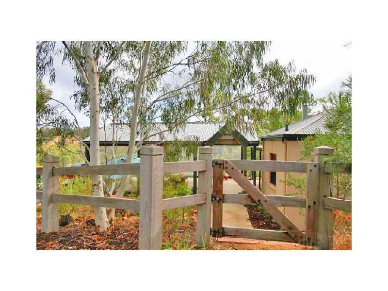 30 Heath Road, Crafers West SA 5152