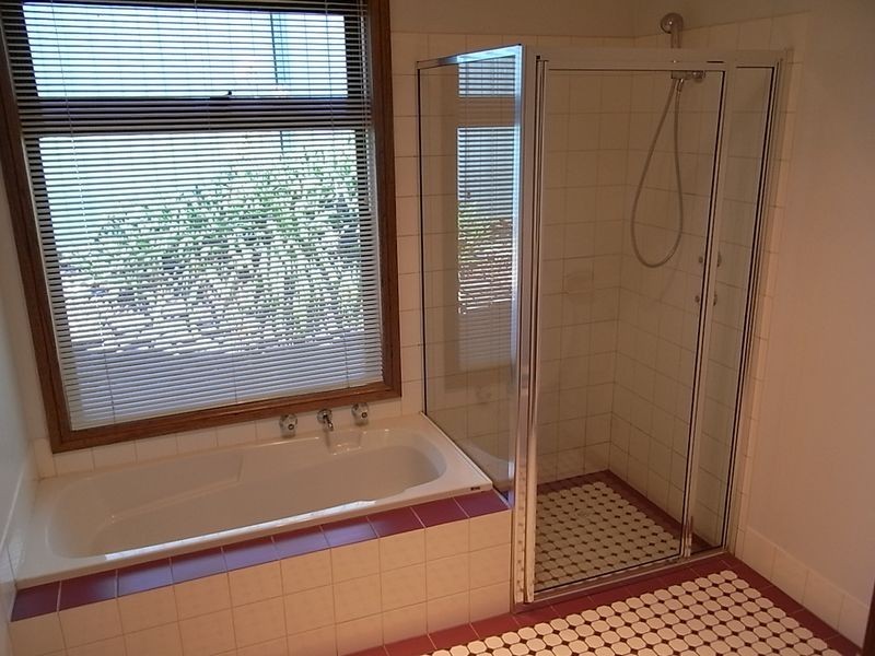 10 Cave Avenue, Bridgewater SA 5155