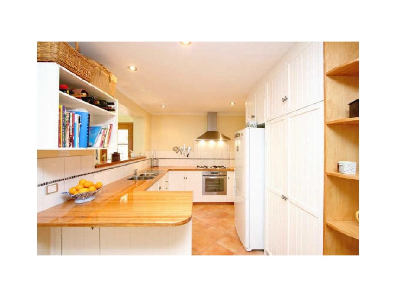 7 Fourth Avenue, Bridgewater SA 5155