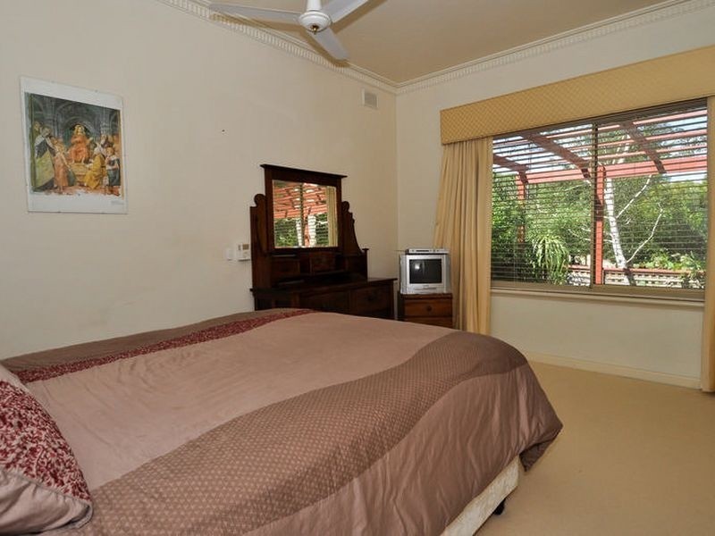 4 Kalmia Avenue, Crafers SA 5152