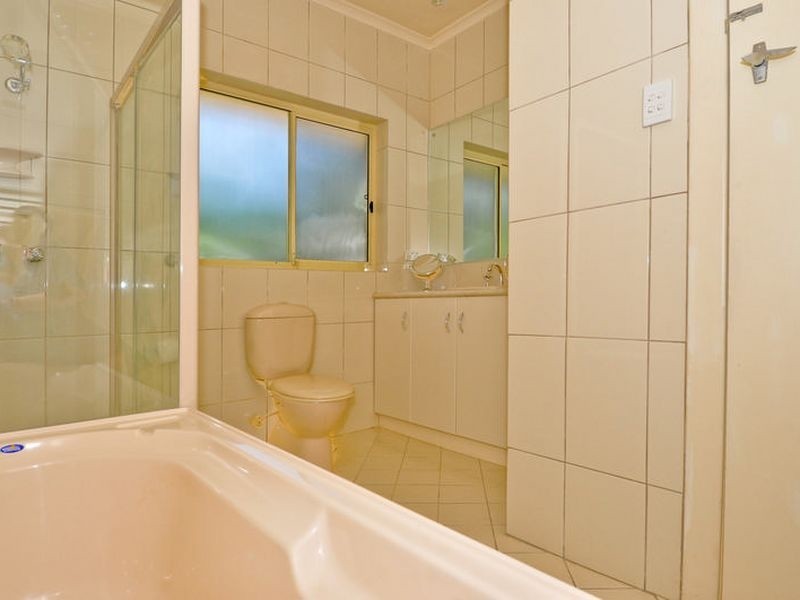 4 Kalmia Avenue, Crafers SA 5152