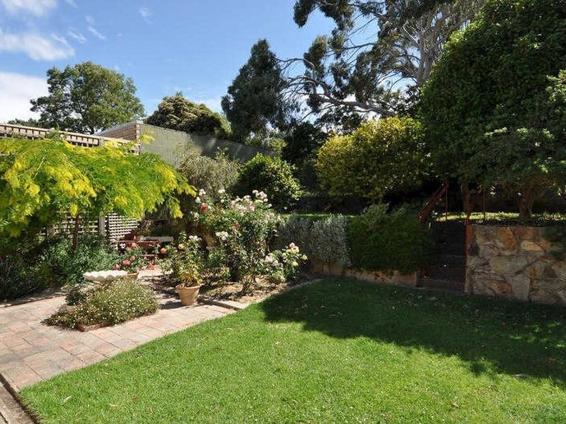 4 Kalmia Avenue, Crafers SA 5152