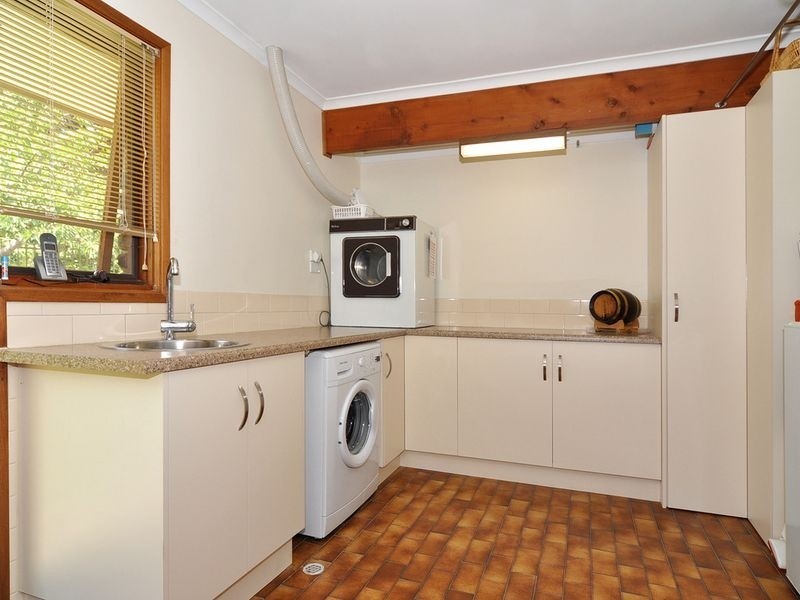 68 Emmett Road, Crafers West SA 5152