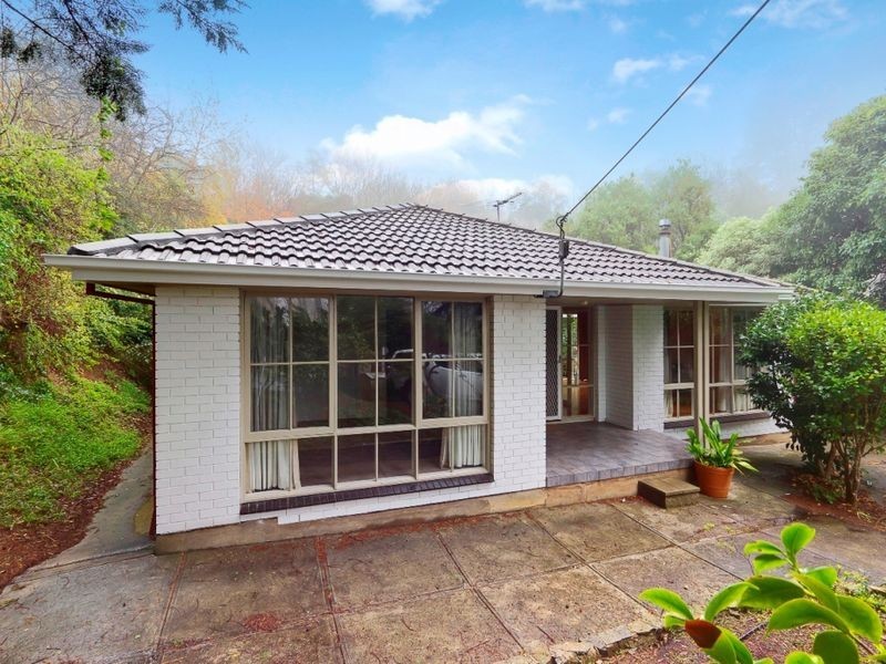 11 Hawthorn Road, Stirling SA 5152