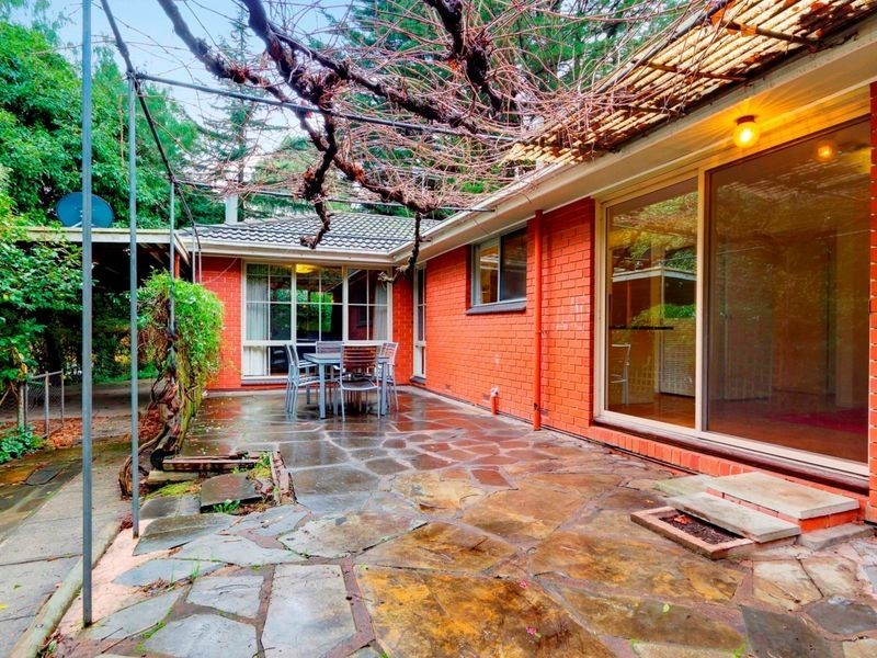 11 Hawthorn Road, Stirling SA 5152