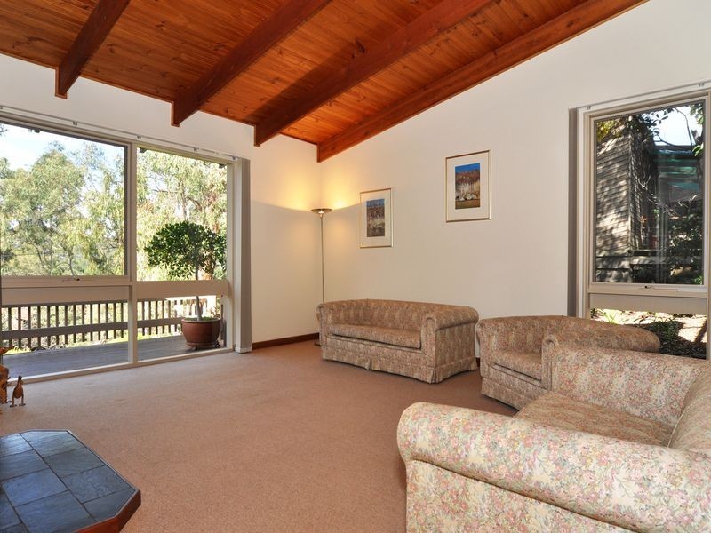76 Gleneagles Rd, Mount Osmond SA 5064