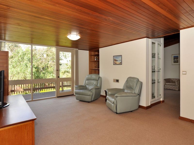 76 Gleneagles Rd, Mount Osmond SA 5064