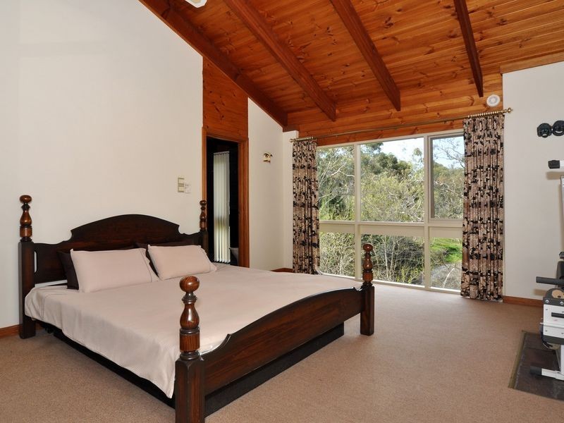 76 Gleneagles Rd, Mount Osmond SA 5064