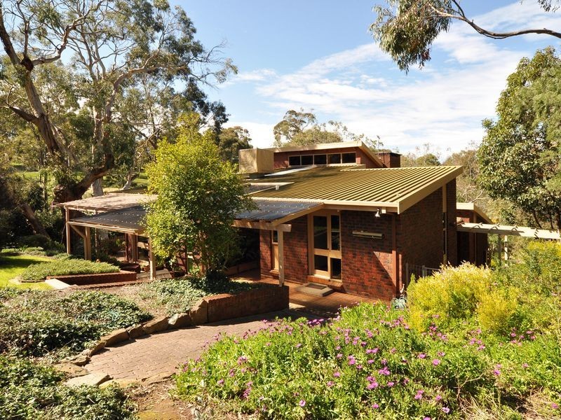 76 Gleneagles Rd, Mount Osmond SA 5064