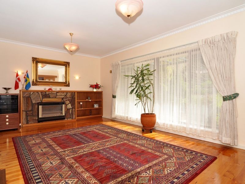 35 Lesley Crescent, Crafers SA 5152