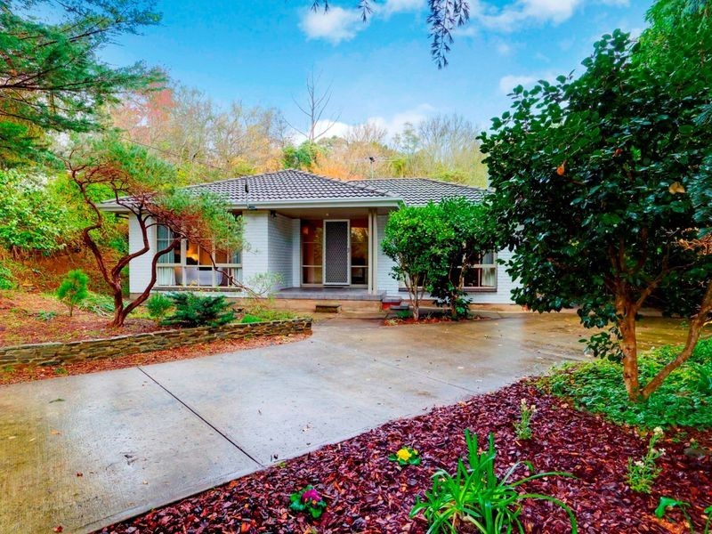 11 Hawthorn Road, Stirling SA 5152