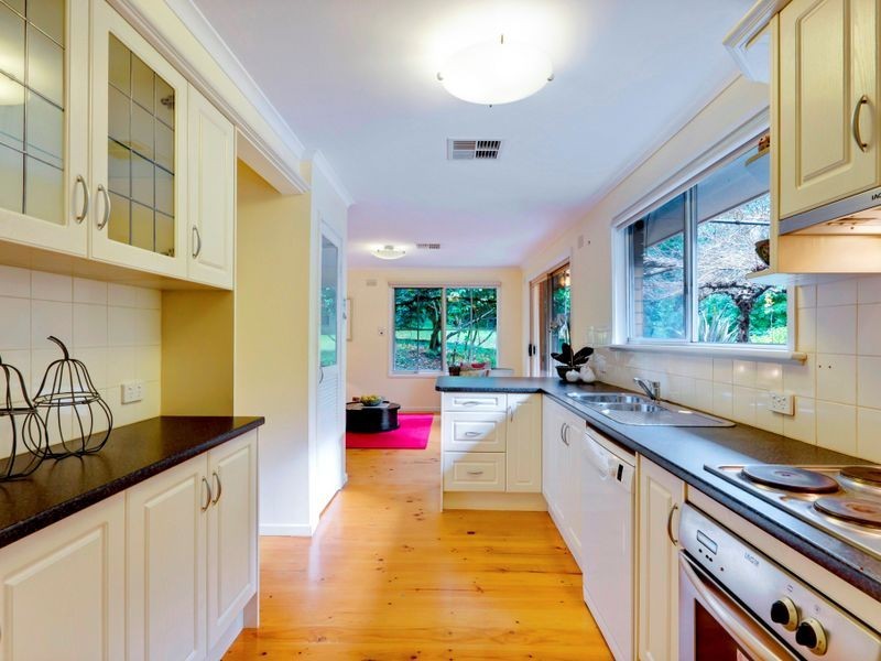 11 Hawthorn Road, Stirling SA 5152