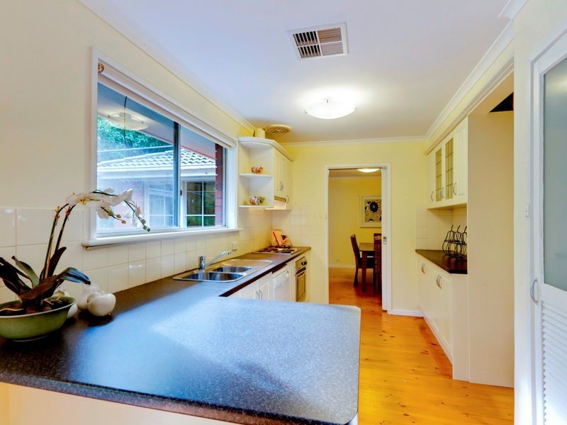 11 Hawthorn Road, Stirling SA 5152