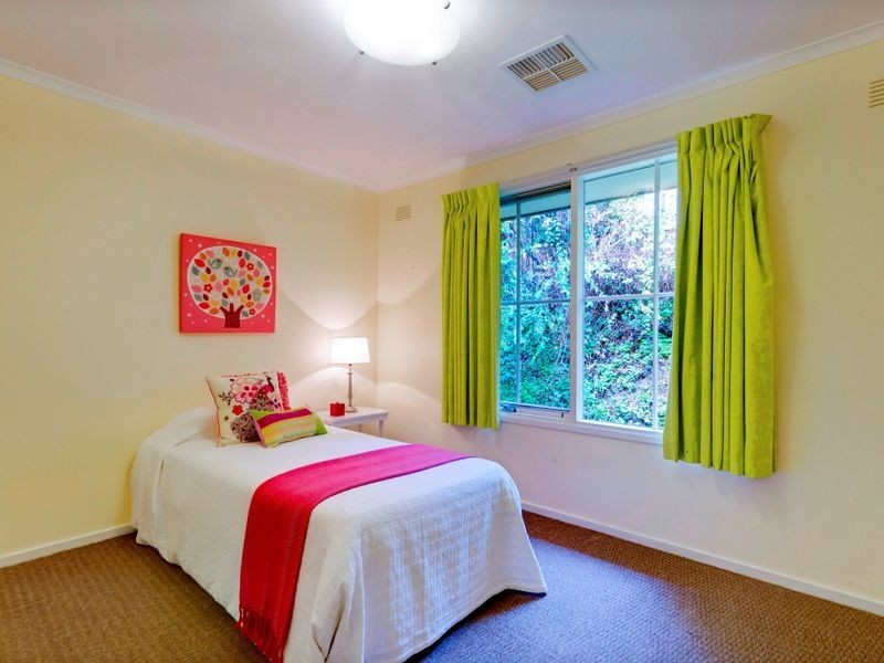 11 Hawthorn Road, Stirling SA 5152