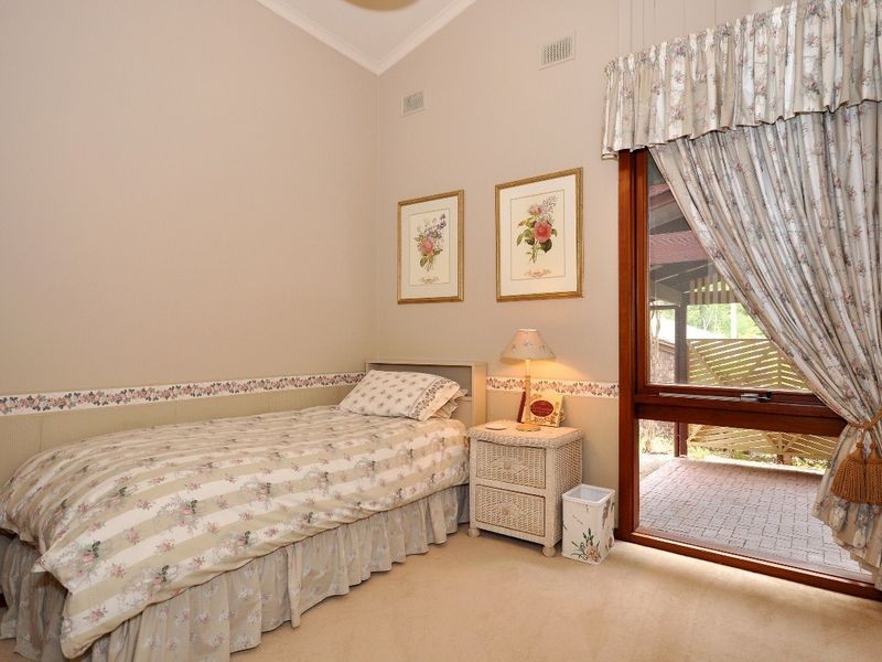 11 Kanyaka Road, Aldgate SA 5154