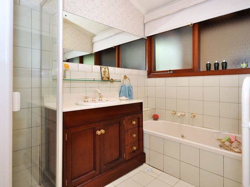 11 Kanyaka Road, Aldgate SA 5154