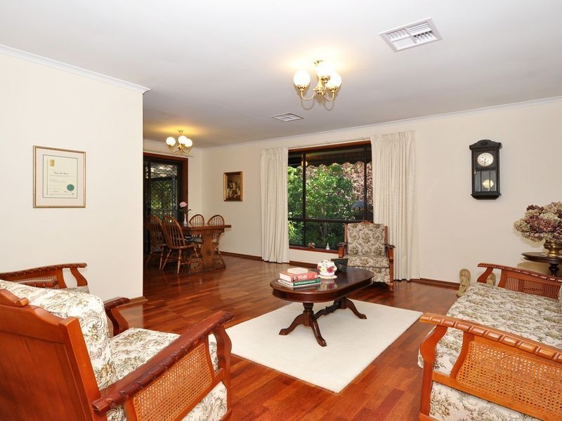 7 Devon Avenue, Stirling SA 5152