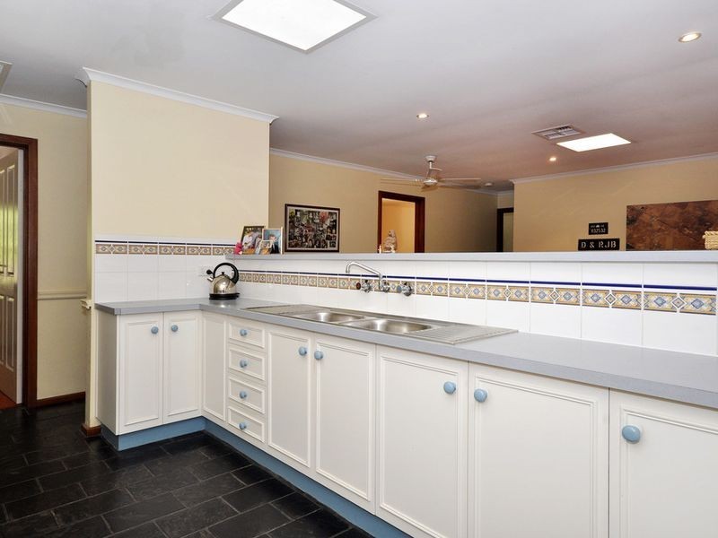 7 Devon Avenue, Stirling SA 5152