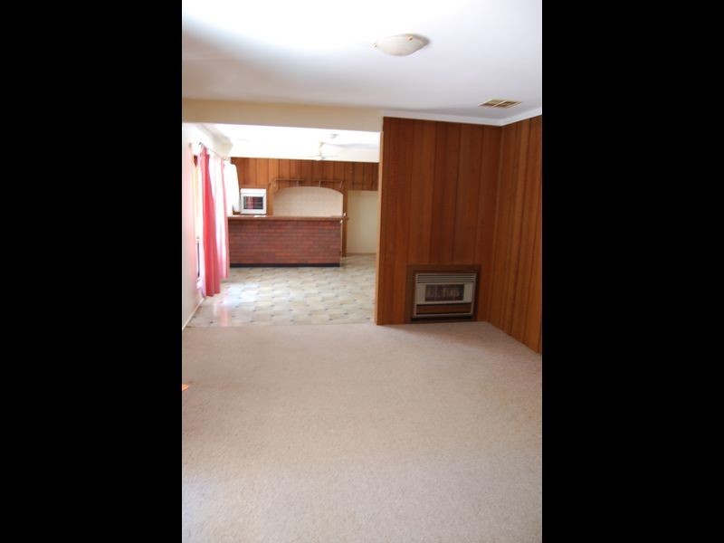 33 Second Avenue, Bridgewater SA 5155