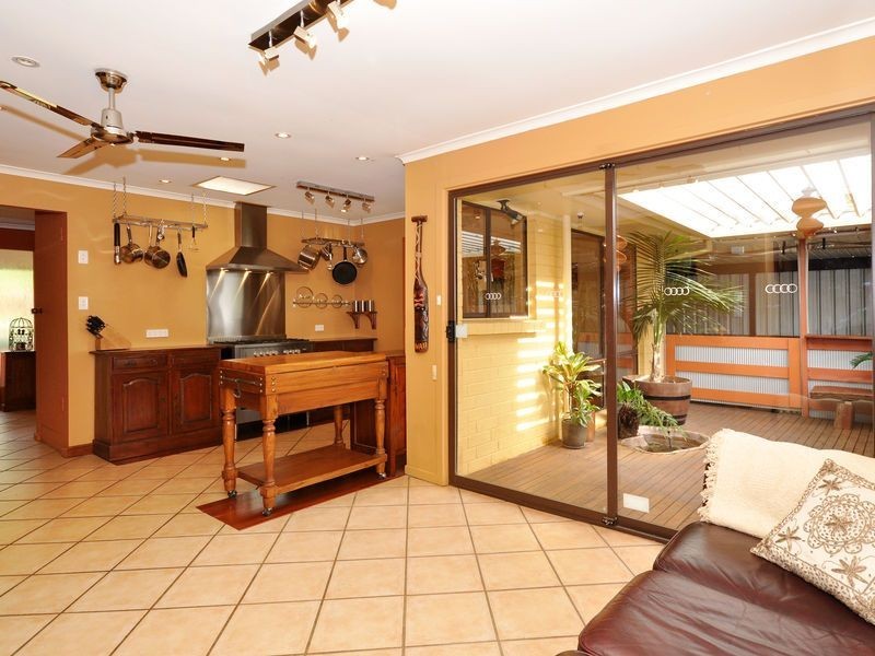 33 Tania Drive, Aberfoyle Park SA 5159
