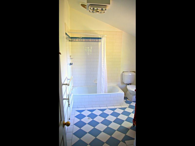 16 Princes Avenue, Crafers West SA 5152