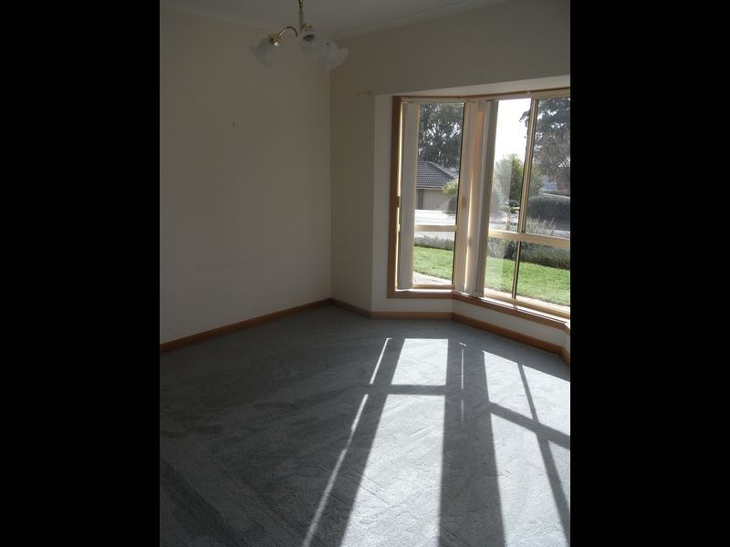 11 Corella Ave, Chandlers Hill SA 5159