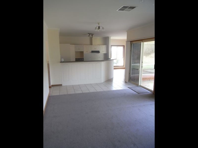 11 Corella Ave, Chandlers Hill SA 5159