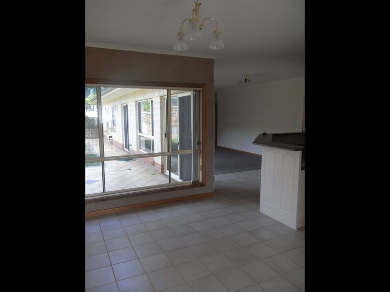 11 Corella Ave, Chandlers Hill SA 5159