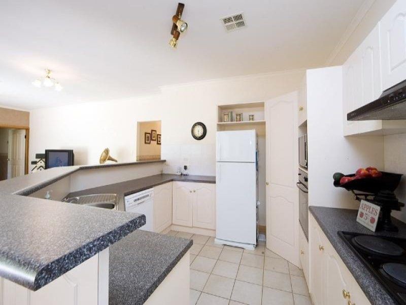 11 Corella Ave, Chandlers Hill SA 5159