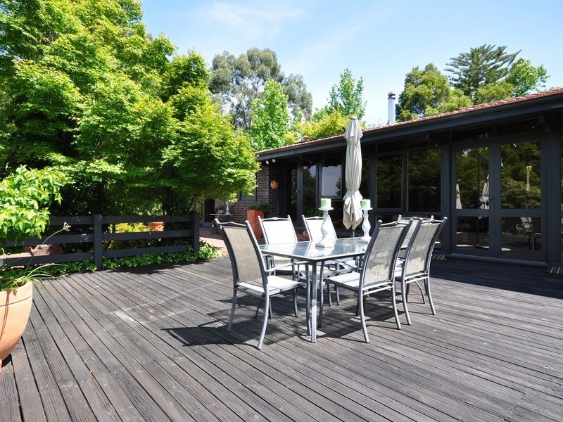 17 Badenoch Road, Carey Gully SA 5144